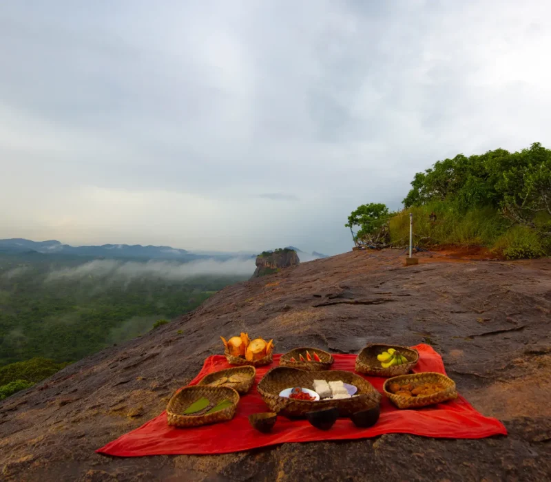 breakfast-on-pidurangala-rock-03