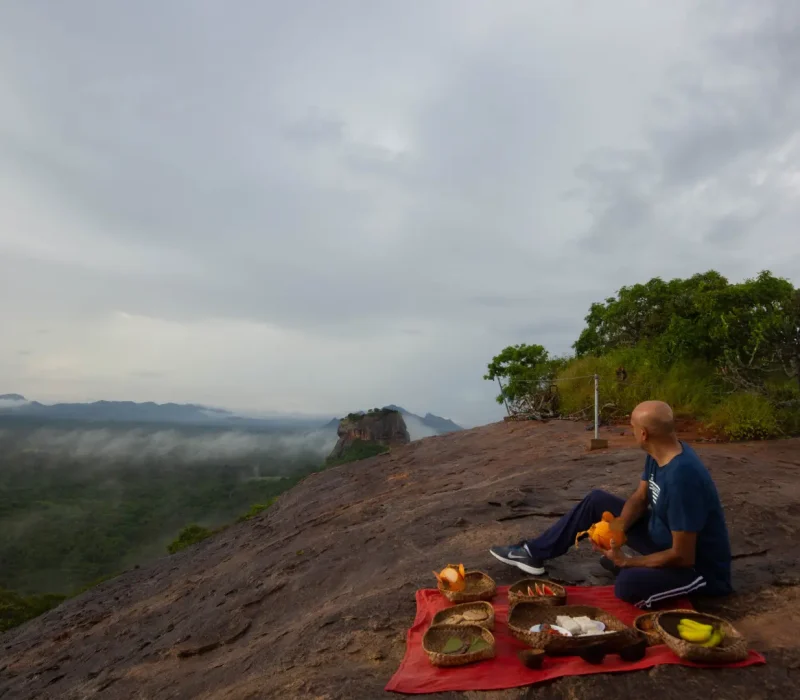 breakfast-on-pidurangala-rock-05