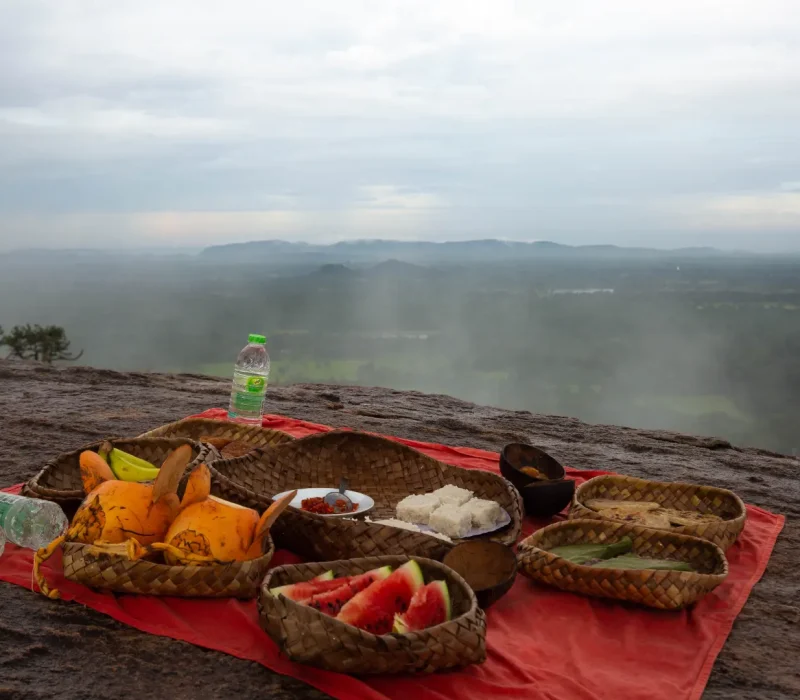 breakfast-on-pidurangala-rock-06